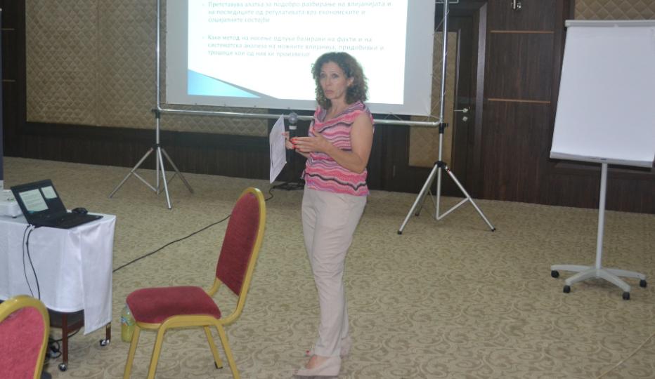 Неда Малеска, обучувач на работилницата за родово одговорно буџетирање