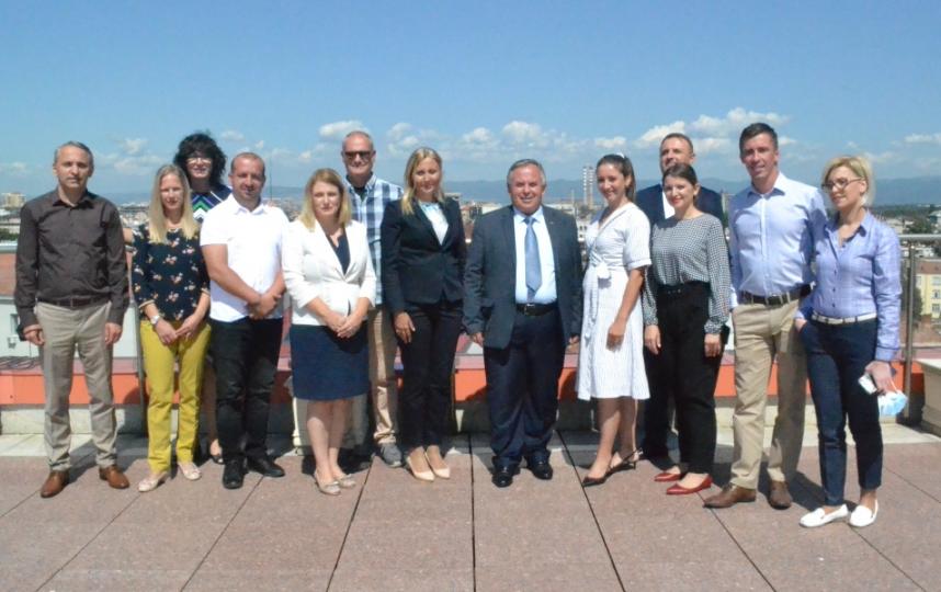 Заедничка фотографија на делегацијата од Државниот завод за ревизија
