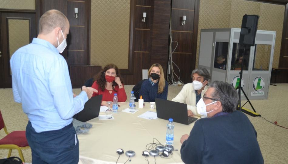 Експертот од Република Словачка Матуш Јуричков во дискусија со ревизорите