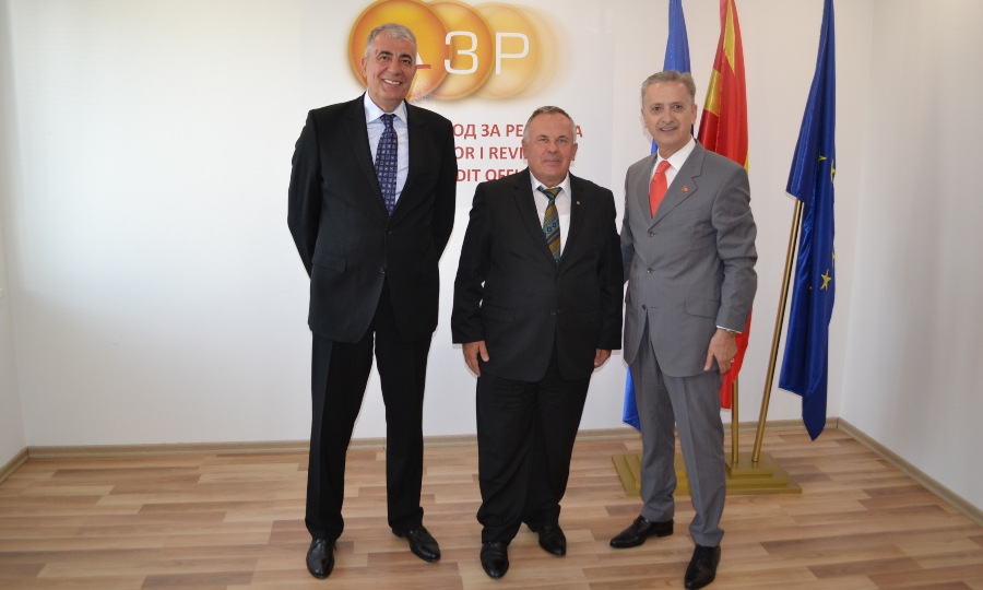 Главниот државен ревизор м-р Максим Ацевски и сенаторите Ковачевиќ и Јелиќ