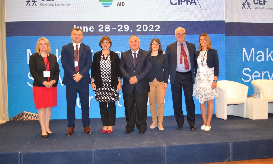 Групна фотографија со претставниците од ЦЕФ и ЦИПФА