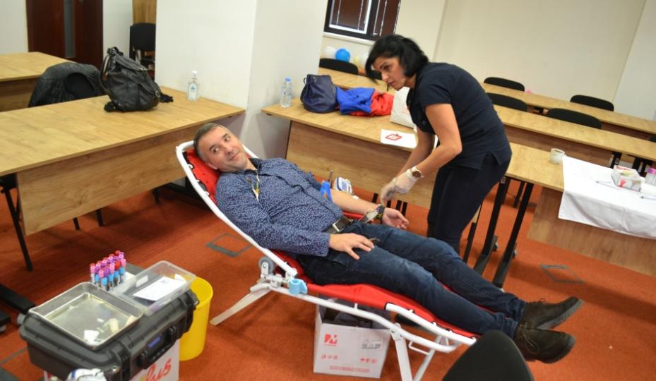 Околу 30-тина вработени на Државниот завод за ревизија  несебично ја покажаа нивната хуманост на дело со дарување крв