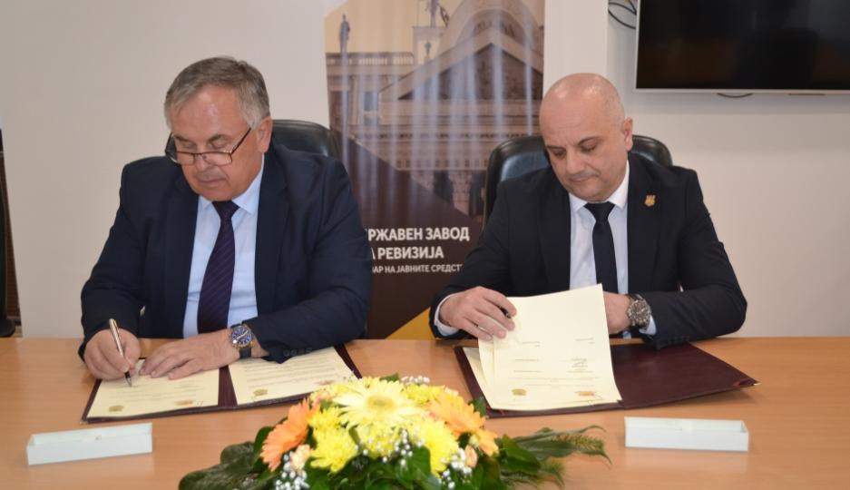 Главниот државен ревизор м-р Максим Ацевски и Директорот на Управата за финансиска полиција, г. Горан Иванов, потпишаа Меморандум за соработка и зајакнување на меѓуинституционалната комуникација