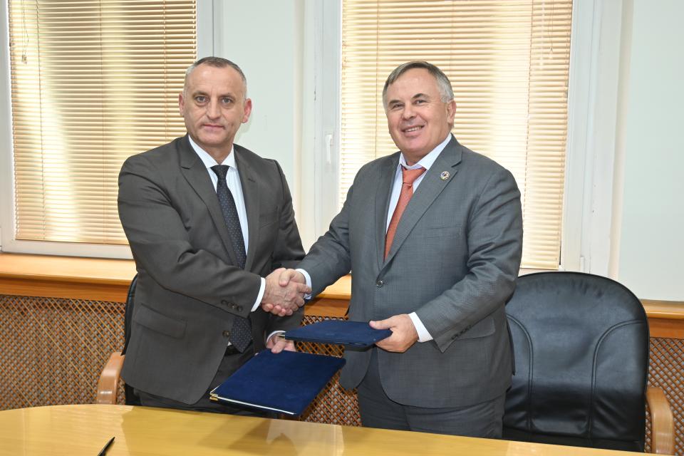 Главниот државен ревизор м-р Максим Ацевски и Министерот за здравство д-р Фатмир Меџити потпишаа Меморандум за соработка 