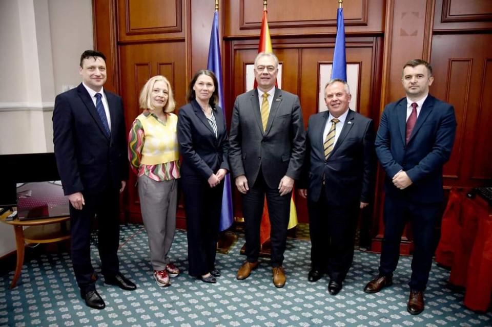 Заедничка фотографија со Потпретседателот на Собранието, г. Горан Мисовски.