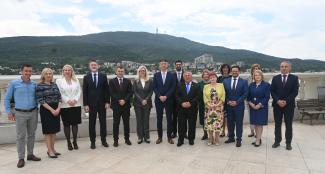 Zaednicka fotografija na dvete delegacii