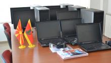 Донација на информатичка опрема од ДЗР за општина Македонски Брод 4